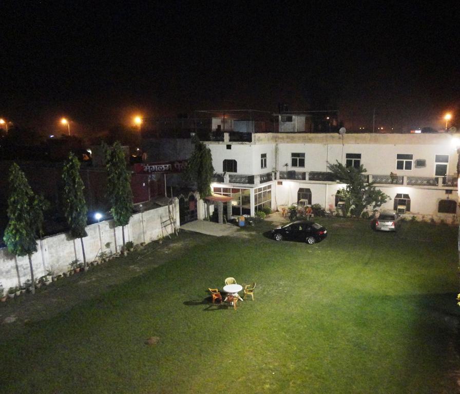 Fabexpress Landmark Awadh Hotel Lucknow Exterior foto